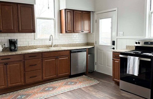 Evansville Maison | Well decorated 2BR Cozy Home, close to everything in Evansville