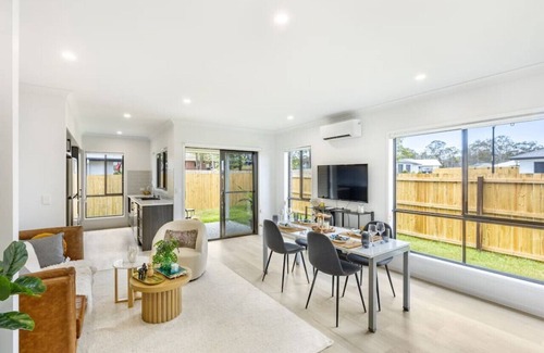 Browns Plains Maison | Well-decorated 5BR Family home