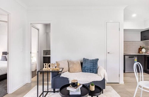 Browns Plains Maison | Well-decorated 5BR Family home