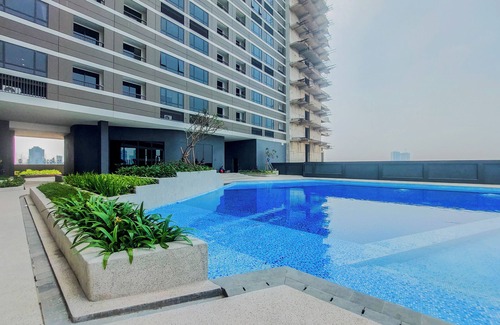 Pinang Appartement | Well Furnished 1Br At Collins Boulevard Apartment