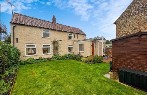 Ringstead Maison | Well Furnished Holiday Cottage In The Heart Of Docking, Norfolk Ref 99009Ht