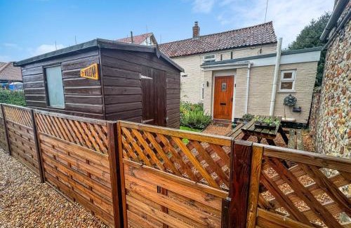 Ringstead Maison | Well Furnished Holiday Cottage In The Heart Of Docking, Norfolk Ref 99009Ht