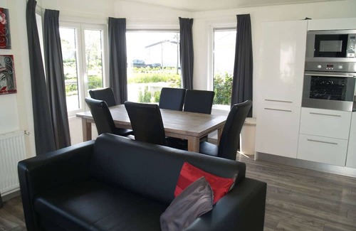 Dordtse Biesbosch Chalet De Ski | Chalet bien cuidado no lejos del Biesbosch