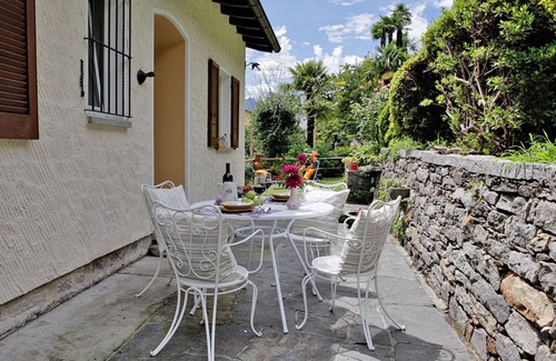 Brione sopra Minusio Maison | Well-kept Ticino detached house on a sunny slope above Locarno with panoramic views