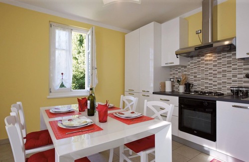 Gonte Appartement | Appartement de 3½ pièces bien entretenu avec jardin, balcon et belle vue sur le lac