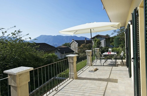 Gonte Appartement | Appartement de 3½ pièces bien entretenu avec jardin, balcon et belle vue sur le lac