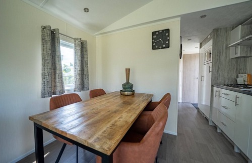 Dordtse Biesbosch Chalet De Ski | Chalet bien mantenido cerca de Biesbosch