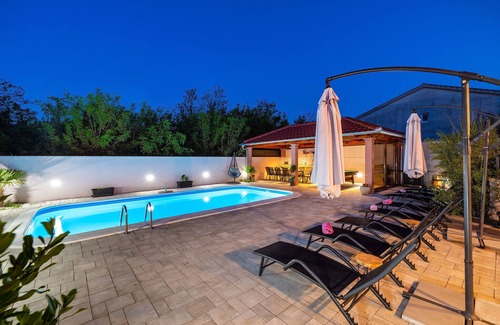 Zaton Villa | Wellness and Spa Villa avec piscine chauffée pour 12