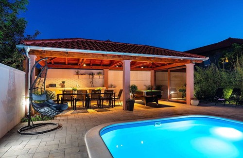 Zaton Villa | Wellness and Spa Villa avec piscine chauffée pour 12