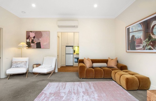 Kew East Maison | Wellness Escape: 1-Bed Home + Studio & Sauna