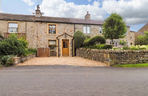 Airton Cottage | WELLY BOB COTTAGE, pet friendly, luxury holiday cottage in Airton