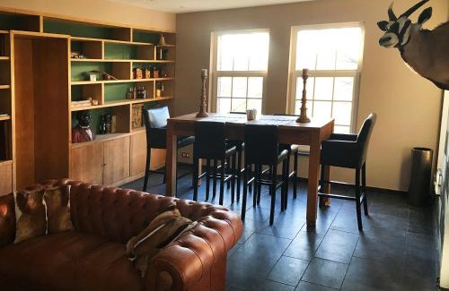 Dion-Valmont Maison | Wengé Lodge
