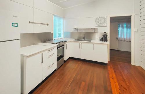 Wynnum Appartement | West Avenue Hideaway in Wynnum - 1 Bed and 1 Bath