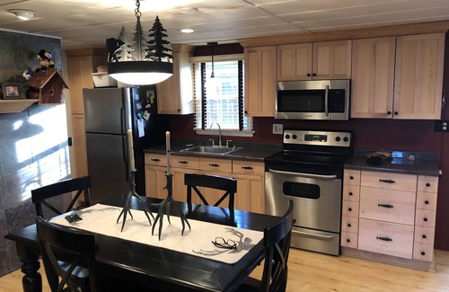 Weyerhaeuser Cabine | West Bay - A classic cabin experience on Island Lake