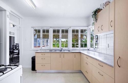 West End Maison | West end Charm 5 bed, 3km to CBD