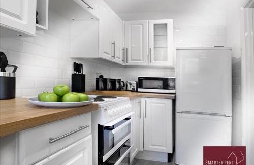 West End Appartement | West End, Woking - 2 Bed House With Parking and Garden
