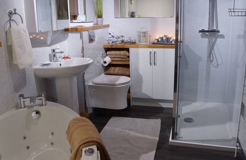 Clachtoll Maison | West Horizon holiday lodge, beach 3 minutes walk