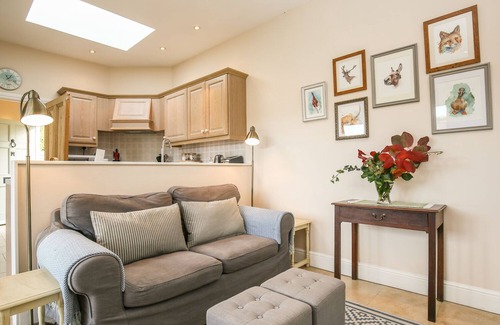 New Forest District Cottage | WEST LODGE, animaux de compagnie, avec feu ouvert à Fordingbridge, Réf 988967
