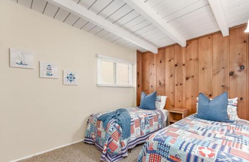Santa Ana Heights Maison | West Newport Oceanfront Home and Patio on 65th St