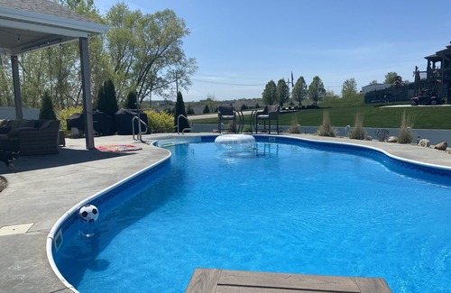 Omaha Maison | West Omaha home with pool/hot tub/arcade/table games. Two minutes from Dodge St.