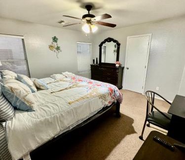 Trailwood Maison | West PHX Cozy king suit with private bathroom Inside a house