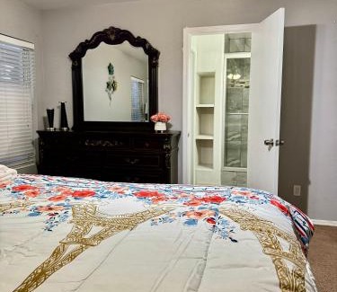 Trailwood Maison | West PHX Cozy king suit with private bathroom Inside a house