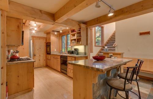 Pineland Maison | West Pine Cabin on the West Shore by Tahoe Getaways - 2 BR w 2 Bonus Rooms, Hot Tub, Pool Table & Pet Friendly
