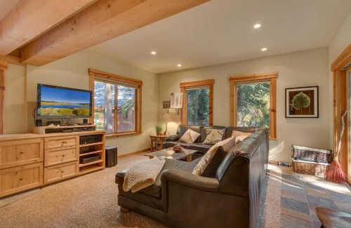 Pineland Maison | West Pine Cabin on the West Shore by Tahoe Getaways - 2 BR w 2 Bonus Rooms, Hot Tub, Pool Table & Pet Friendly