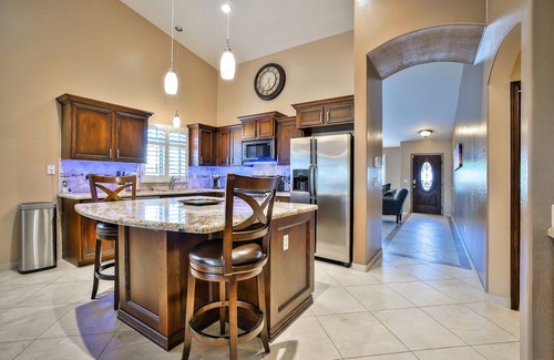 Estrella Park Maison | West Valley Delight! 4 chambres, zone Avondale w / Pool, Putting Green, près de 1-10