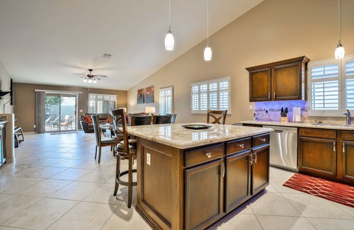 Estrella Park Maison | West Valley Delight! 4 chambres, zone Avondale w / Pool, Putting Green, près de 1-10