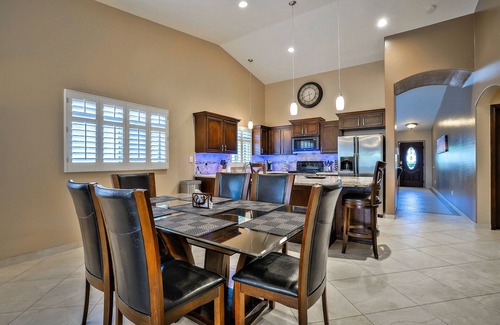 Estrella Park Maison | West Valley Delight! 4 chambres, zone Avondale w / Pool, Putting Green, près de 1-10