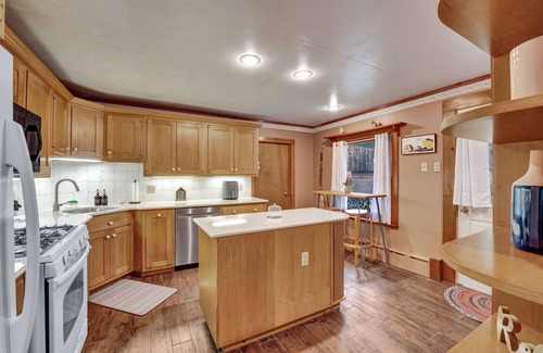 West Valley Autre | West Valley Dream! Pet Friendly Farmhouse located 12 minutes from Ellicottville