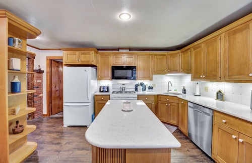 West Valley Autre | West Valley Dream! Pet Friendly Farmhouse located 12 minutes from Ellicottville