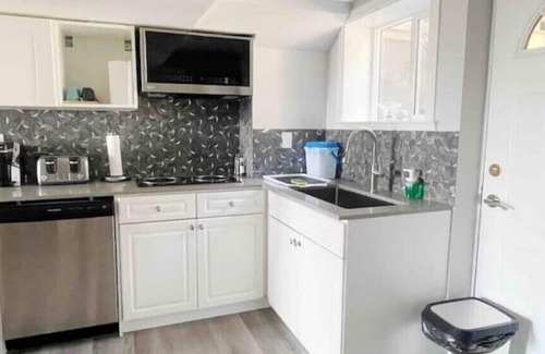West Vancouver Appartement | West Van Bridge View & Sea View Room Clean & Cozy 3-Bedrooms Private Acces