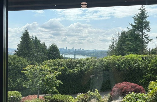 West Vancouver Appartement | West Van Bridge View & Sea View Room Clean & Cozy 3-Bedrooms Private Acces
