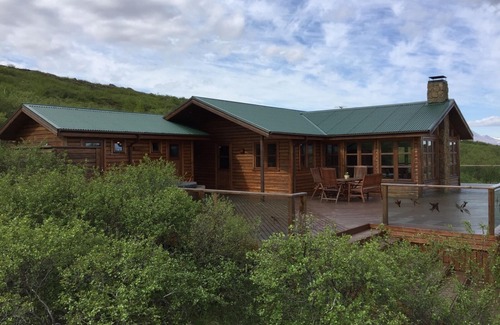 Borgarnes Cottage | Luxorious Riverside Cottage avec bain à remous et sauna dans l'ouest de l'Islande