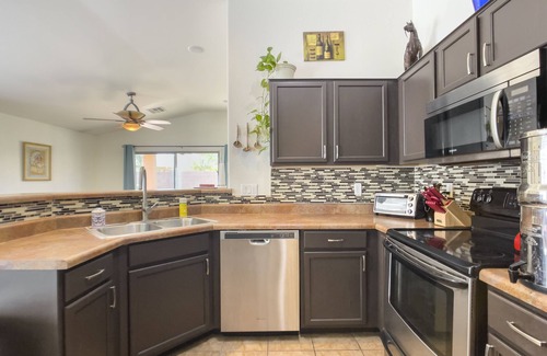 South Mountain Maison | Western vibe 3 BR home with heated pool and sauna