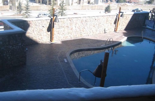 Park City Copropriété | Westgate 1BR Ski in / out à Core of Canyons Village. Superbe vue, piscines et bains à remous