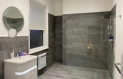 Westgate-on-Sea Maison | Westgate Two-Bedroom Homestay Suite