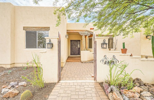 Sahuaros Grandes Maison | Westside desert Oasis on 1 acre CLOSE TO EVERYTHING/ FastWIFI/ Family Friendly