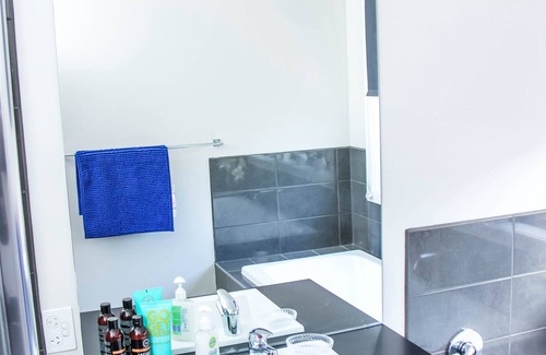 Wonthaggi Maison | Wetland Gem, 2 minutes' walk to the parks and shops! Close to beaches