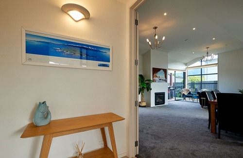 Kaikoura Maison | Whanau Retreat - A modern, warm family home located in a peaceful loaction.