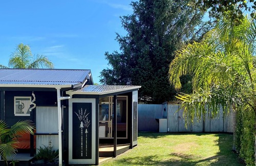 Whangamata Maison | Whangamata: Quintessential ‘Kiwi Bach' near the beach and surf club