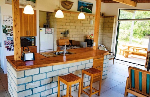 Whangapoua Maison | Whangapoua Family Bach - 100m to the beach!