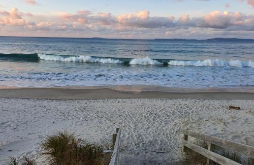 Whangapoua Maison | Whangapoua waves