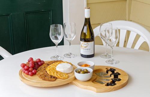 Thames Maison | Whare Nui on Rennie - Thames Holiday Home