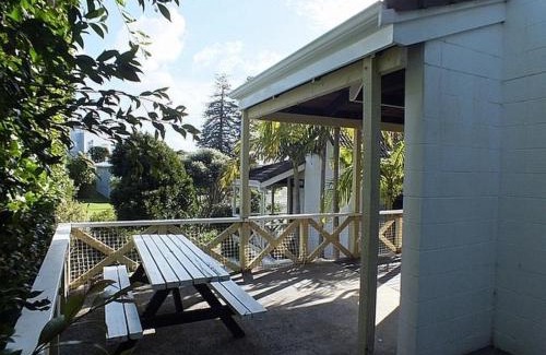 Russell Maison | Wharepekapeka - Russell Holiday Home