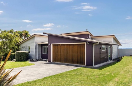 Whareroa Village Maison | Whareroa Waterview Retreat