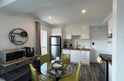 Levis Appartement | Quelle Vue!!! Chateau, Balcon vue incroyable sur le Chateau! Parking gratuit!