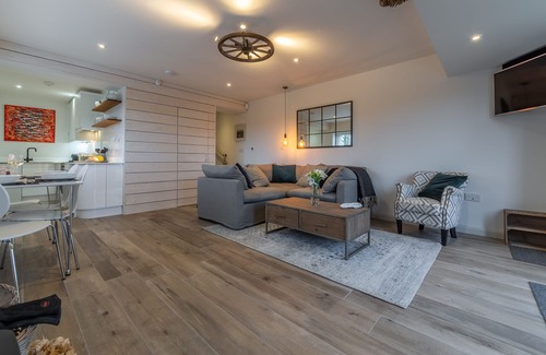 Aldborough Appartement | Une fabuleuse grange transformée en bijou pleine de caractère avec poutres apparentes